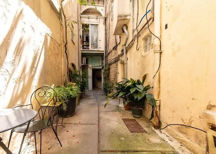 23m2 Moderne Hypercentre - Arenes A 2 Min Nimes